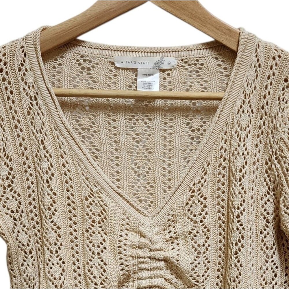 Altar'd State Beige Cinch V Neck Crochet Crop Top Women M Flare Boho Hippie Y2K - Picture 3 of 9